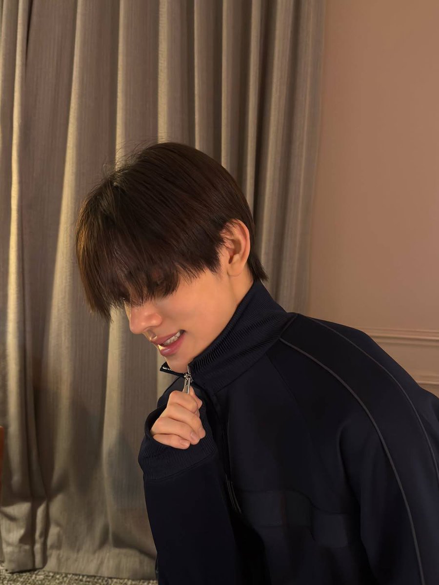 Seonghyeoszn's tweet photo. Golden curtain light doing all the work in this room, navy fit staying simple on purpose. Went from serious to giggling in two shots and I'm choosing to blame the lighting. https://t.co/QY30B5w6va