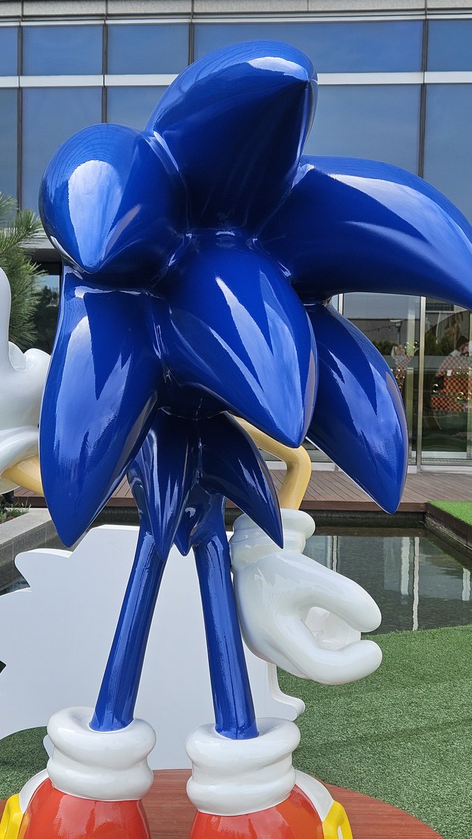 _loapbitz's tweet photo. This is literally the best sonic statue existed
Also look how spiky his back is https://t.co/8CzPrvYIBZ