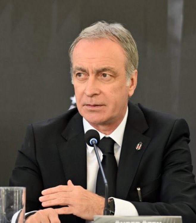 bgyetherr's tweet photo. Önder Özen: "Beşiktaş kulübü başka hiçbir sporcusuna veya çalışanına vermediği bir ayrıcalığı, bir kişiye vermez!" https://t.co/tZ4ELxclI4