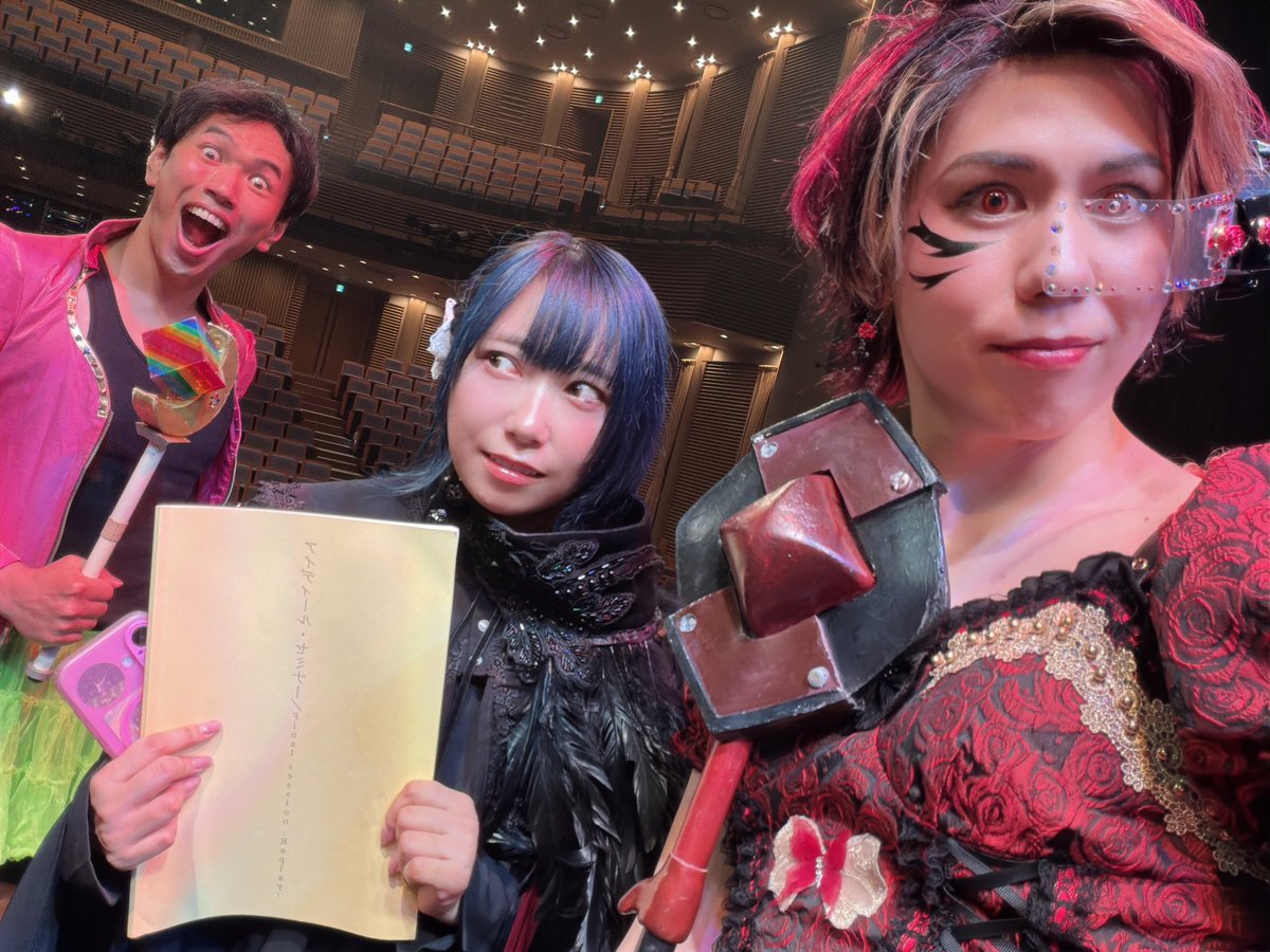 ko_daiiiiii's tweet photo. #アイディールセミナー

Replay session 
無事に1st/2nd/Final
全てのsessionが終了しました。

桃瀬しずかの物語、いかがでしたでしょうか？

改めて、彼女の人生、生き様を通して見つけた新たな人生観がありました。

しずかはあまりにも悲惨な人生ではありましたが、人間誰しもが辛い想いをしてしまうことが必ずあるはずです。それには度合いなど存在せず、辛いと想ってしまったことは全て辛いのです。

桃瀬しずかは桜庭仁美が心から憧れたように、どんなに辛いことがあっても、前を向いて、自分自身の力で未来を切り開いていきました。

強くありたい、乗り越えたい、このしんどい社会においてそんな力を得られたらいいのに。

私自身、実は心は強くないのです。
弱いからこそ、このような物語を描くんです。

しずかのように、強くなれるように。

その想いを演劇にすることによって、
同じような悩みがある人たちの助けに、少しでもなりたいのです。

命を懸けて描いたこの物語には、
誰かの背中を押せるようにとの想いを強く乗せています。

演劇は人生を変える力があります。
観てくれた皆様によい影響がありますことを、祈っております。

私には作品を作れても、それを拡げる力がありません。

なので、共感してくれた受講生の皆様には、是非ともこのセミナーを多くの人に拡げてほしいです。

本当に本当に、心からの想いです。

それではまた、来年の一月に。
Prologue sessionにてお会いしましょう。

美脚本美尻演出
プリティ・オケッツ
創始者/加藤光大
