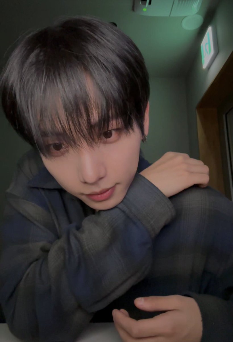_myungliday's tweet photo. 얼굴 진짜 살벌하다 미치겠네 대학생남친미.,. https://t.co/2GnPycfXc4