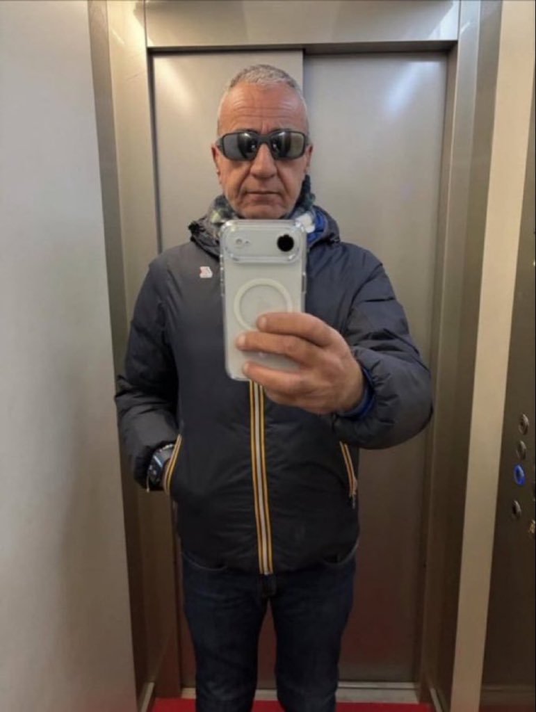 Mikeleeo3m's tweet photo. Happy Monday girls 
Can we chat on Zangi please? https://t.co/csJKmrkGi7