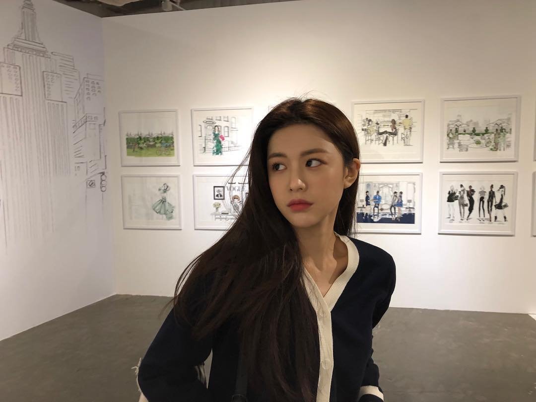 gyjfilms's tweet photo. remember when she used to be that pinterest girl... https://t.co/M6W72tym6F