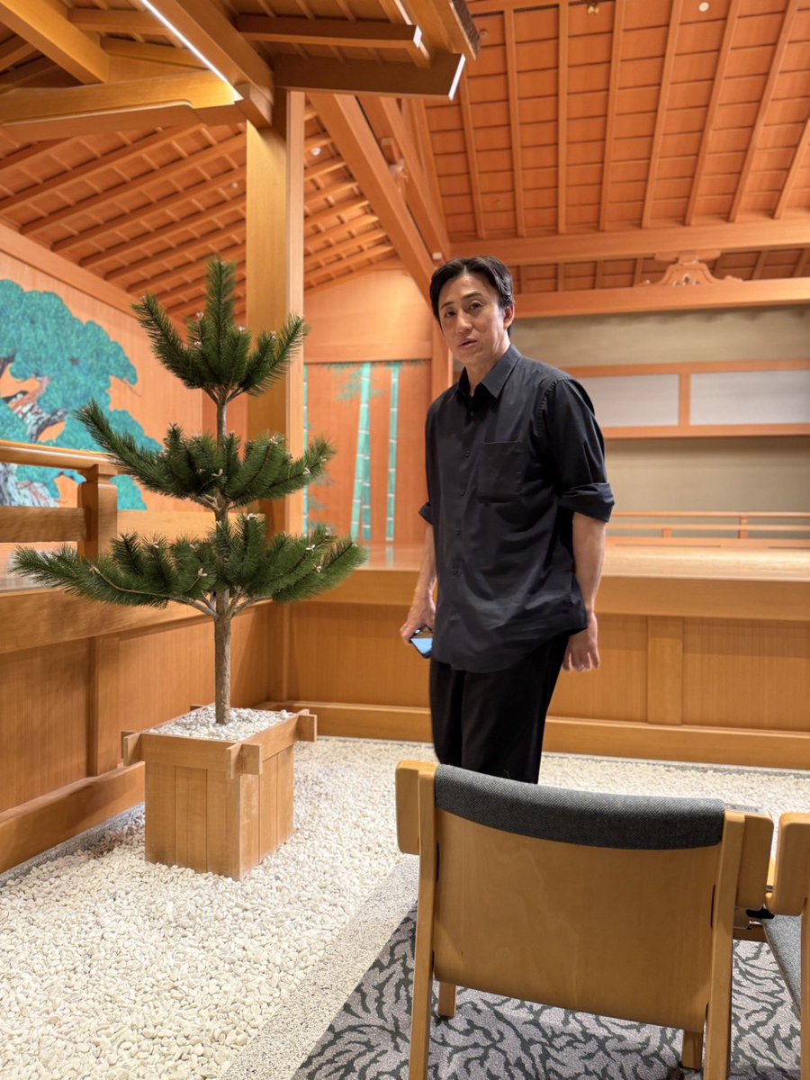 koshirofficial's tweet photo. 紫薫の会場、セルリアンタワー能楽堂に行ってきました❣️
舞台機構、座席を確認し、照明をしていただく渡辺さんと打合せをして来ました
今は無限の可能性にワクワクばかりです‼️ https://t.co/4MEiSXNtnC