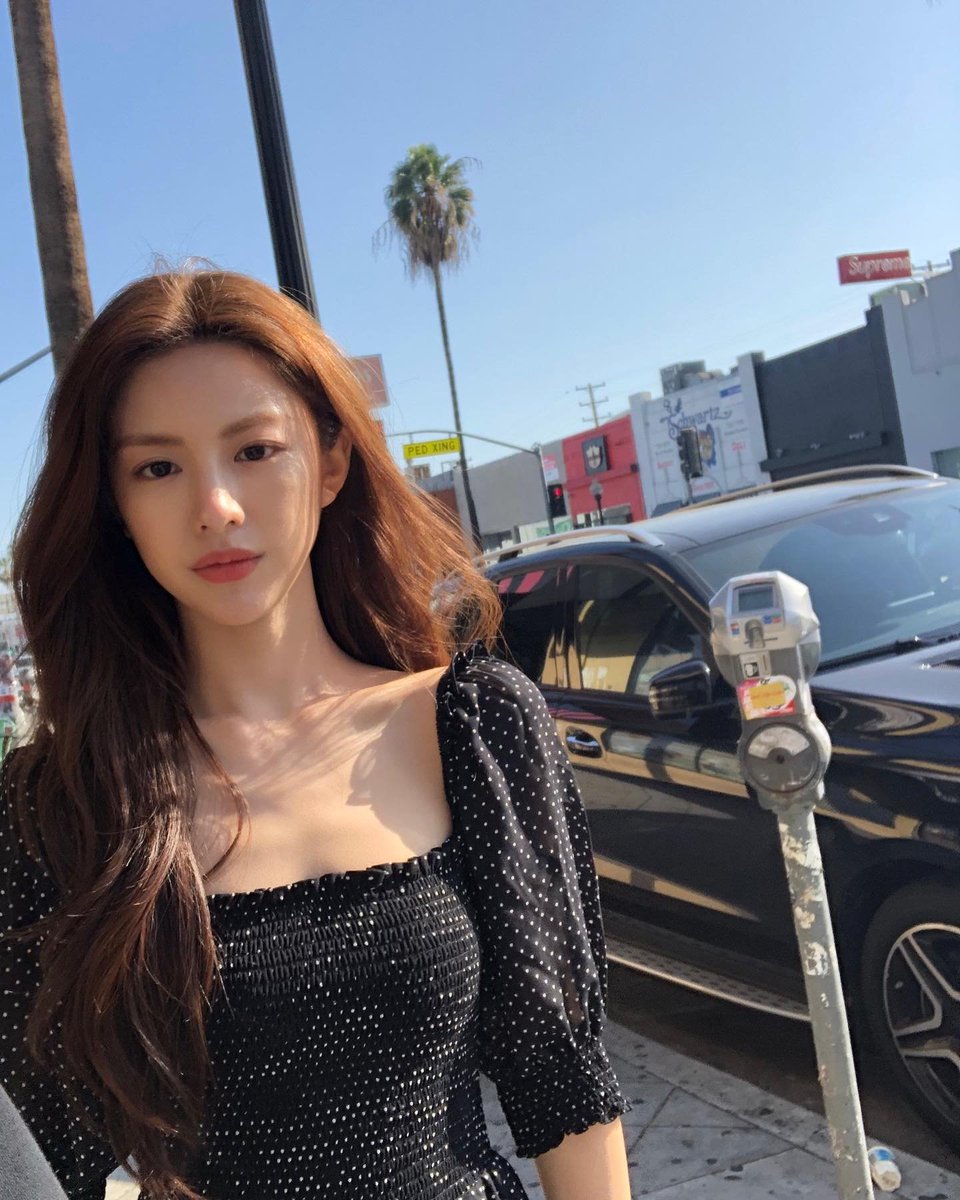 gyjfilms's tweet photo. remember when she used to be that pinterest girl... https://t.co/M6W72tym6F