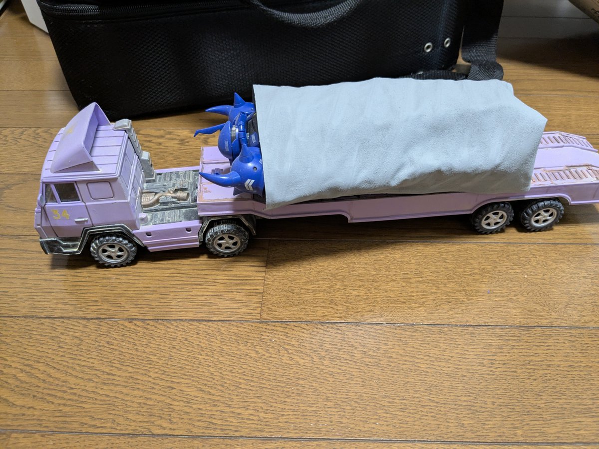 masapm4's tweet photo. 時々見かけるミリタリーのトラック。
MG乗っけるのにピッタリなのでつい買ってしまいます(^^)
#これがこうなる選手権 https://t.co/JKMQ5WtFV1