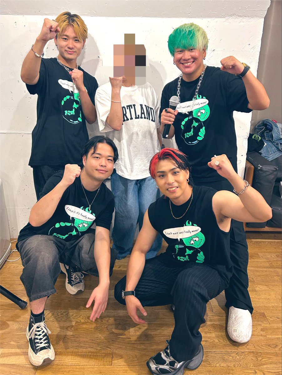 okimee's tweet photo. 横浜あるあるのTikTokで気になってた横浜勢のオフ会行ってみたらめちゃくちゃ楽しかった！TikTokで見てるまんま、みんな面白くて優しくてカッコよかった😆思い切って行ってみて本当良かった！次も参加したいな🎵
Tシャツひよって着れなかったけどやっぱ着ればよかったな〜😂
#横浜勢 https://t.co/1kmUN2fjRz