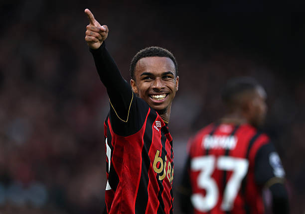 BECKHAAAAAAAM's tweet photo. -Se formó en la cantera del FC Lorient.
-Debutó con el primer equipo en 2023 con solo 16 años
-Juega principalmente como delantero centro, aunque también puede actuar como segundo delantero o mediapunta.
-Fue máximo goleador de la Ligue 2 2024-25 con 22 goles. 

Eli Junior Kroupi https://t.co/7LAoEsiF36