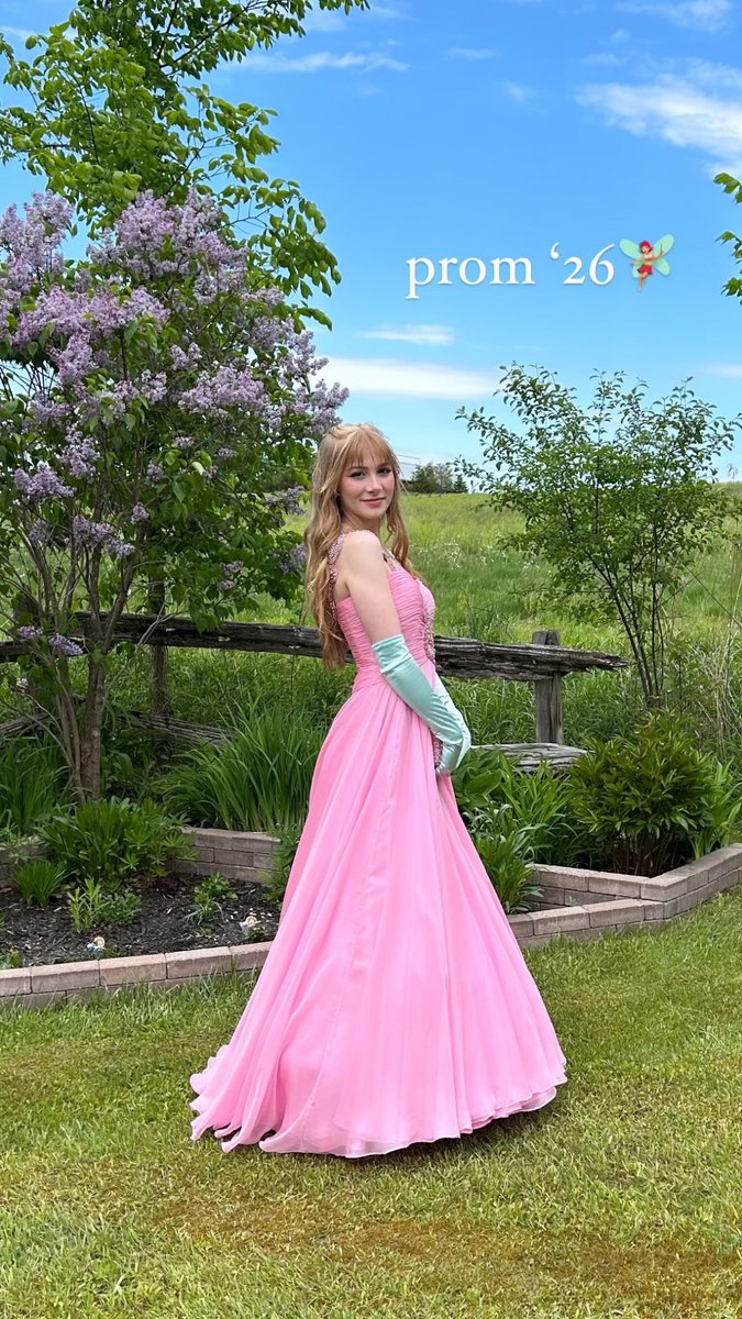 reg420112's tweet photo. IRL Katelyn Submitted 😍 https://t.co/mXFmn6OJjl