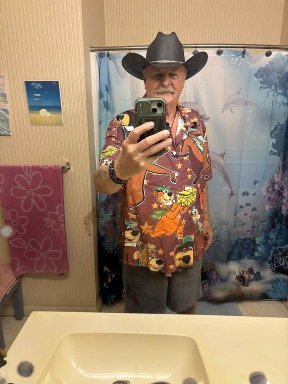 Mikeleeo3m's tweet photo. Going out can we set up a meet later https://t.co/bQttlg6mvS