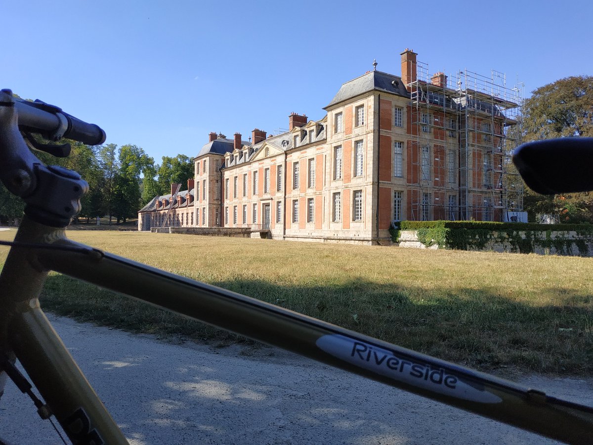 bearwaterfish's tweet photo. Bienvenue au domaine de Chamarande 🙂. La moitié de mon défi du jour est relevé. Bah oui... Parce que maintenant il faut rentrer🥵🥴😵! https://t.co/DX21ZHw9dn