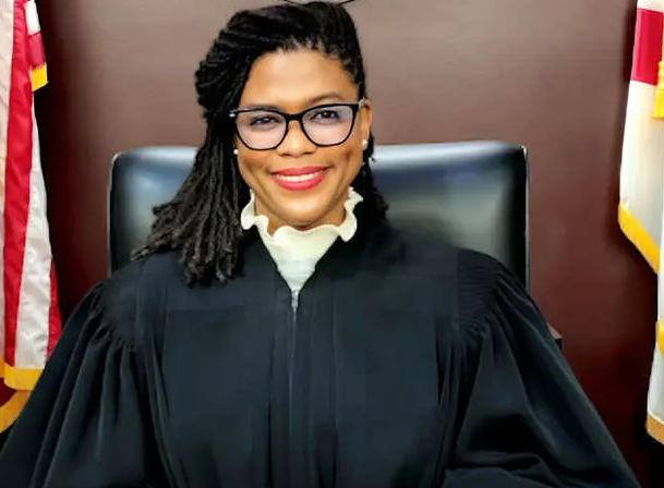 Blueverse01's tweet photo. 🚨 JUDICIAL ACCOUNTABILITY: Governor DeSantis demands the impeachment of Judge Tiffany Baker over a controversial bail release that resulted in an unspeakable tragedy involving a 5-year-old child.

Should judges face immediate impeachment for questionable bail decisions? https://t.co/Gb1nuVogiJ