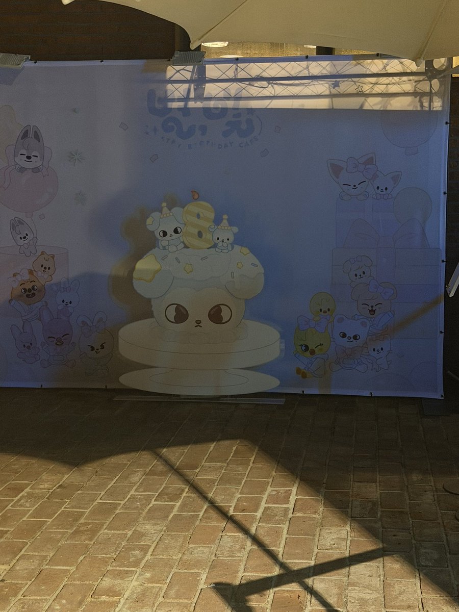 jsinbase's tweet photo. สเตที่กดแฟนคาเฟ่ได้คงนอนแล้วสิน๊าาา
สเตที่กดแฟนคาเฟ่ไม่ได้ ซุ่มมาถ่ายตู้ตอนเที่ยงคืนอยู่🤭
โชคดีที่เปิด24ชม จริงๆ ไม่ชอบคนเยอะงัฟ
#stayweek #straykids https://t.co/6L39IbwNIh