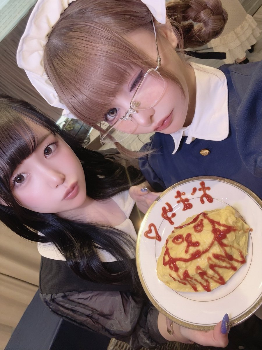 fab_pipipi's tweet photo. 7.27 戦慄かなの トーク&amp;食事会
オムライスにお絵描きしてもらう夢、正夢になりました 🫧
私の愛猫を描いてもらいました🐈首のところは毛です
唐突な おまゆ呼び、おヨネ❓ https://t.co/y0OJXBaiFf