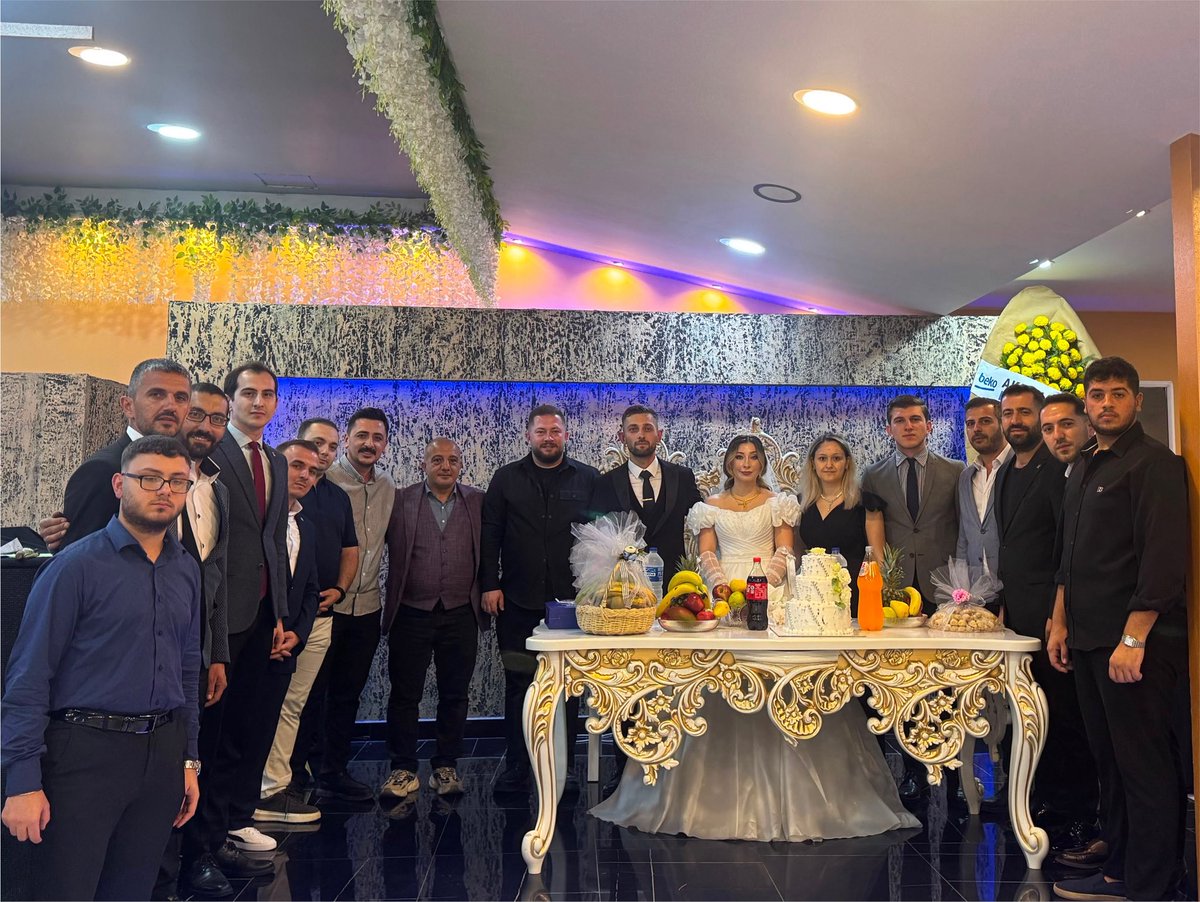 akgencbursa16's tweet photo. Yıldırım İlçe Gençlik Kolları Teşkilatımızda görev yapan kıymetli yol arkadaşımız Aziz Şaban’ın düğün cemiyetine İl Gençlik Kolları Başkanımız Furkan Akın ve İl Yönetim Kurulu Üyelerimiz ile birlikte katıldık.

Mutluluklar diliyoruz. https://t.co/CZqP3Kb5LG