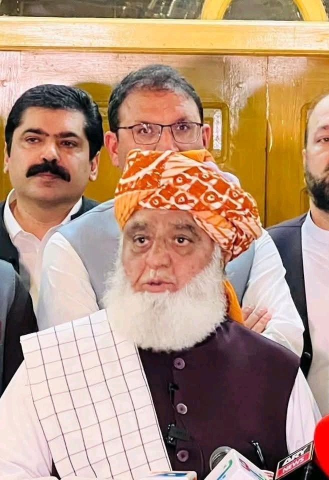 MuftiT87231's tweet photo. ملت اسلامیہ کا عظیم سرمایہ 
ہمیں آپ کی قیادت پر فخر ہے 
#عوام_مولانا_کے_سنگ
#حق_کی_آواز_جمعیت
#نکے_دا_پروپیگنڈا
#شہدابہانہ_خزانہ_نشانہ
#ذخائر_کے_چور https://t.co/k2hUtz2i9k