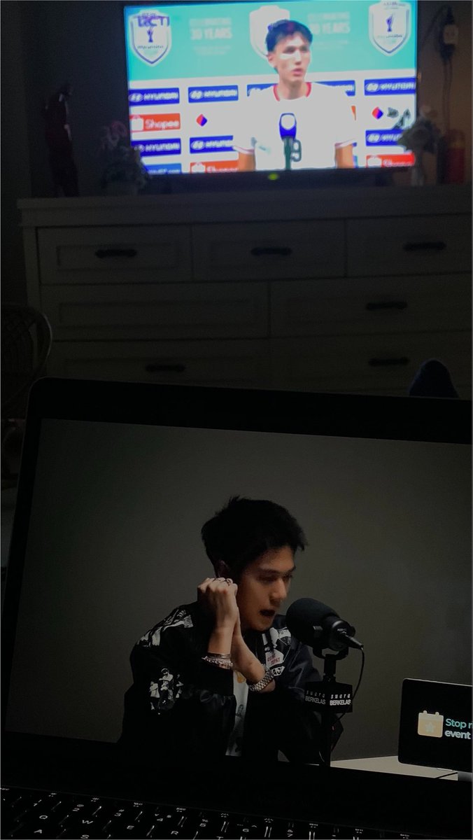 itzmeArabella's tweet photo. ganteng bgt kamu bub @iqbaale https://t.co/KM49eKHolY