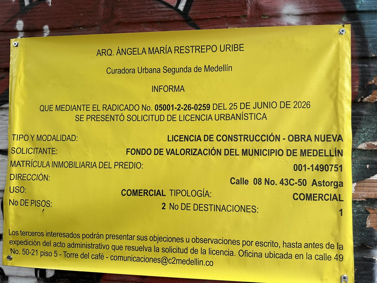 alvarogonzalezu's tweet photo. Denuncia:
Este bello parque público es un pulmón verde de oxígeno y solaz en la selva de asfalto y cemento de Astorga, El Poblado, Medellín. La @AlcaldiadeMed lo  eliminará para remplazarlo por un establecimiento de rumba de dos plantas adjudicado a un privado. No lo permitamos. https://t.co/Q4j9rpVdLD