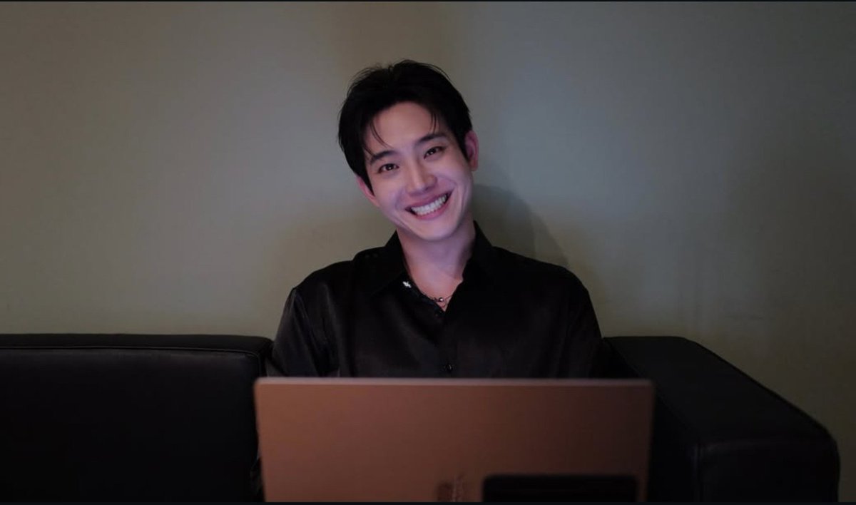 acervotherose's tweet photo. my love, my sunshine, my cinnamon roll, sugar plum, caramel truffle, cotton candy, jellybean, honey bun, peach cobbler, vanilla soufflé, cheesecake, croissant, waffles drenched in maple syrup, red velvet delight, and strawberry cheesecake https://t.co/SbspxrAZjO