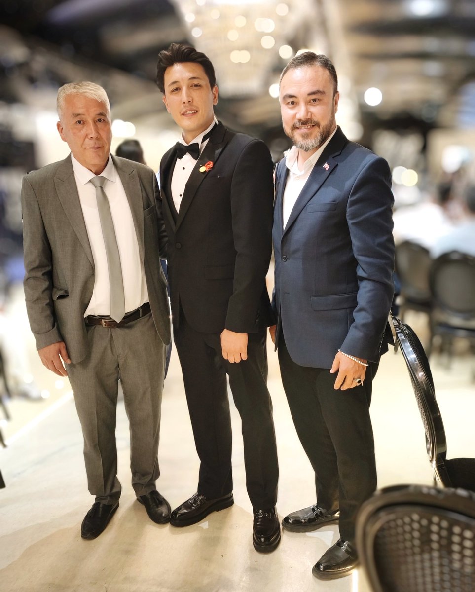 ersariTR's tweet photo. Yılmaz ve Akıncı ailelerinin mutluluklarına ortak olduk.
#Damat Mustafa kardeşime ve aile büyüklerine hayırlı olsun dileklerimizi ilettik.
Yuva kuran gençlere Rabbim'den huzur, sağlık, bereket diliyorum.
#GüneyTürkistan #TürkDünyası #Türkistan #Türkmen #Toy https://t.co/BPSFibdQf5