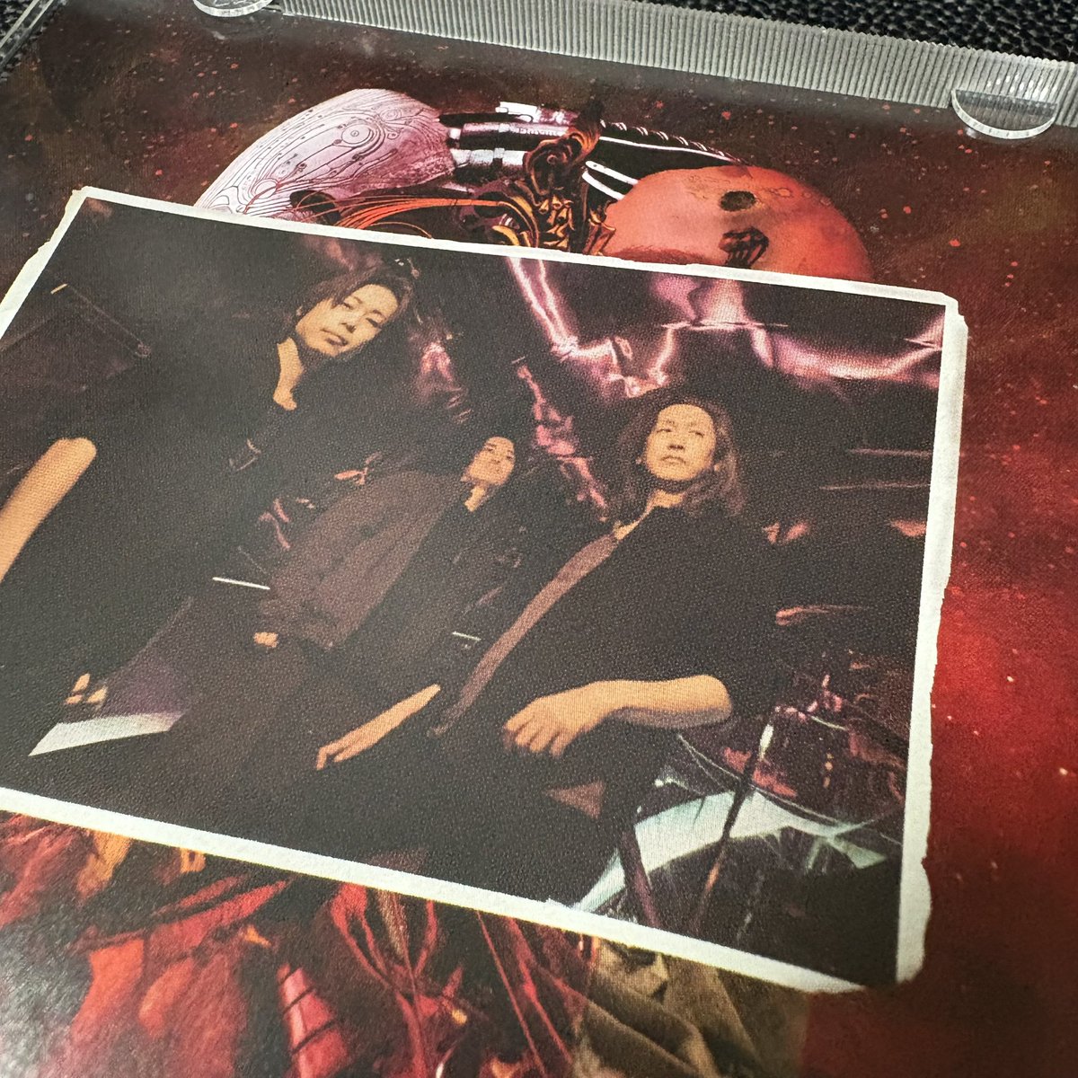 verocityeffects's tweet photo. Midnight’s VeroCity special - FLUVIUS ART OF VERMILLION VeroCity創設時に初代デモンストレーション担当 Kiesel日本人エンドーサーのKaz Horie氏率いる最新作CD!!!全てのギターサウンドにVeroCityが使用されています。要チェック✅ https://t.co/BPs0vghpP5