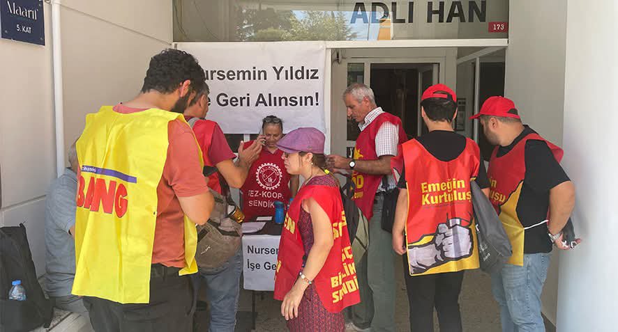 isciemekci_'s tweet photo. 🔻Elektrik Mühendisleri Odası’nda çalışırken haksız, hukuksuz bir şekilde işten atılan Nursemin Yıldız, işe iade talebiyle Elektrik Mühendisleri Odası İstanbul Şubesi önünde direnişini sürdürüyor. 

🔻Nursemin Yıldız’a direnişinin  19. gününde dayanışma ziyareti gerçekleştirdik. https://t.co/wn2kICPCdc