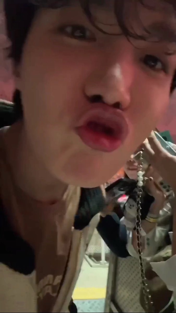 icedhoseok's tweet photo. i miss my babypie baby angel https://t.co/sMqp37hbRj