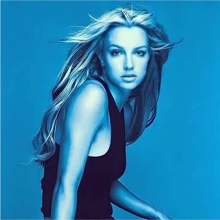 plusmusicx's tweet photo. O icônico álbum, “In the Zone" de Britney Spears, atingiu a marca de 15 MILHÕES de unidades vendidas mundialmente, segundo o Chartmasters. https://t.co/IfTCN2KOTU