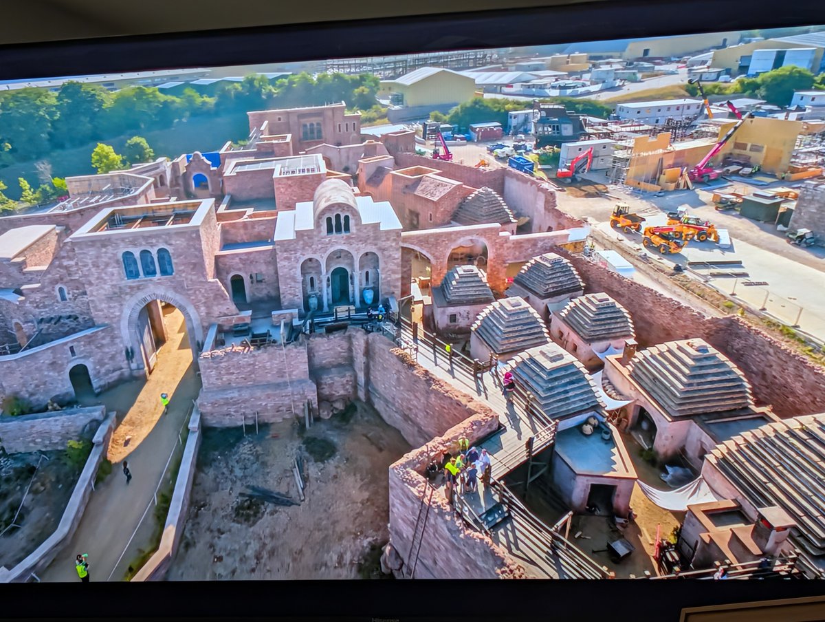ManBookerBooks's tweet photo. Yes it sucks how expensive streaming services are becoming, but then you see an entire practical city set built from scratch for 'House of the Dragon' and can forgive the price a bit https://t.co/qT08aAfyFa