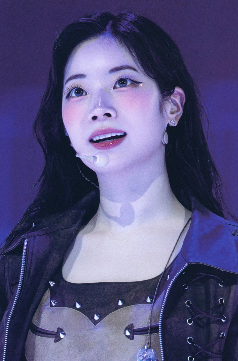 njmsjmdct2's tweet photo. [SCAN] TWICE <THIS IS FOR> WORLD TOUR IN INCHEON
DVD Photobook, Part 1

Dahyun
(page 16, 17, 25, 38)

#TWICE #트와이스 #THISISOFOR 
#TWICE_THISISFOR_WORLD_TOUR 
#다현 #ダヒョン #多賢 #DAHYUN https://t.co/qLArrL8C9I