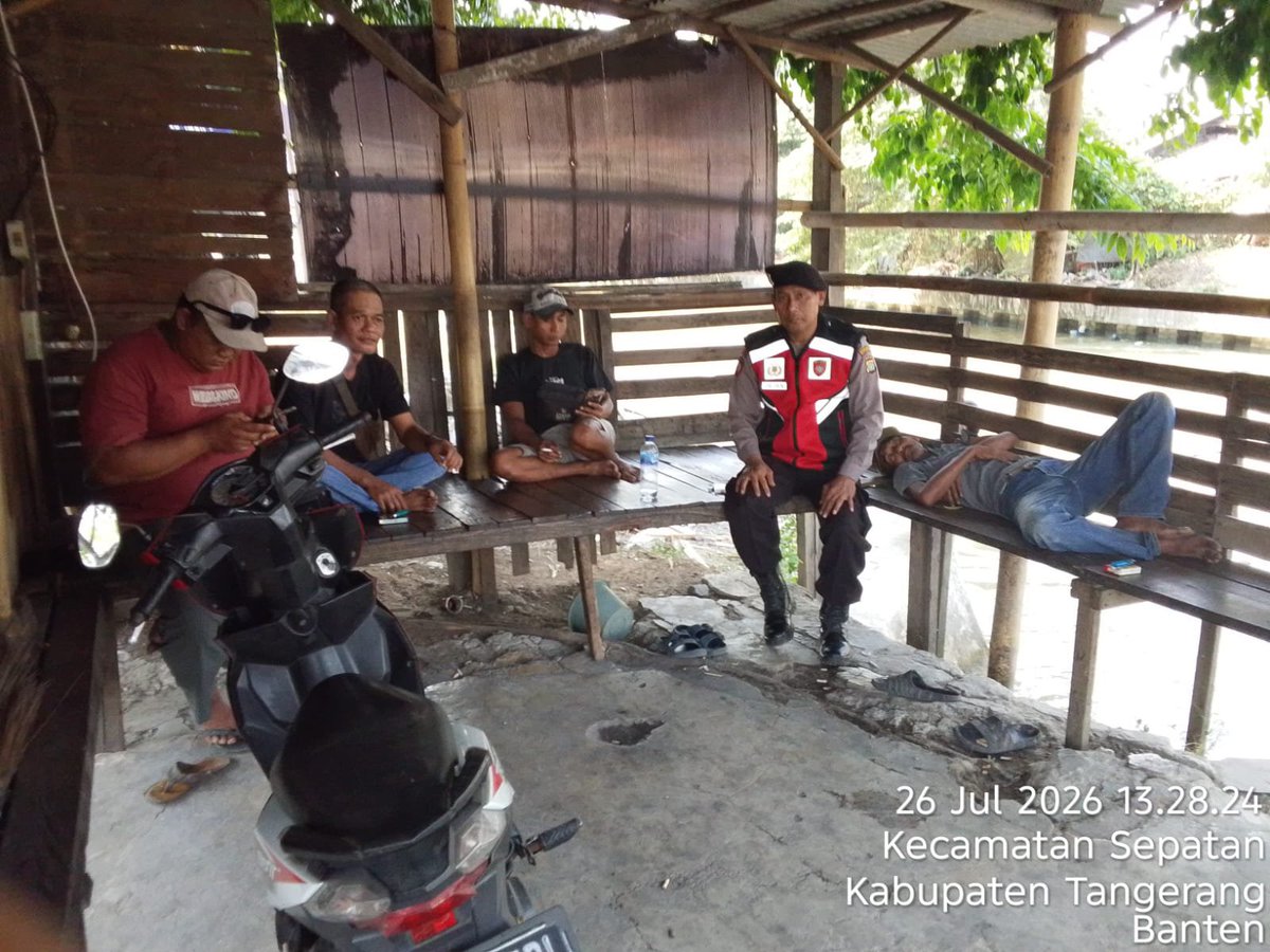 SektorSepatan's tweet photo. Personel Polsek Sepatan Polres Metro Tangerang Kota melaksanakan patroli antisipasi Guantibmas dengan melaksanakan kegiatan sambang dialogis serta himbauan Kamtibmas di Kp. Sulang Ds. Pisangan Jaya Kec. Sepatan Timur pada Minggu 26 Juli 2026 https://t.co/tEWCEWJfz3