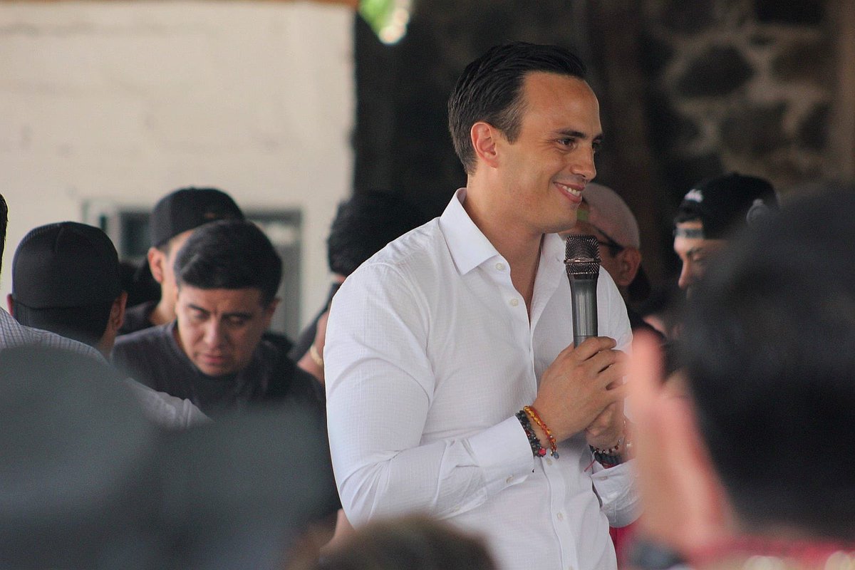 EnterateMor24's tweet photo. #Noticia🚨El Diputado Local y Coordinador del Grupo Parlamentario del PAN, Daniel Martínez Terrazas, acudió a la tradicional Fiesta Patronal de Villa Santiago, donde compartió con las familias un ambiente lleno de música, baile y alegría. https://t.co/0mZNNJjx6C