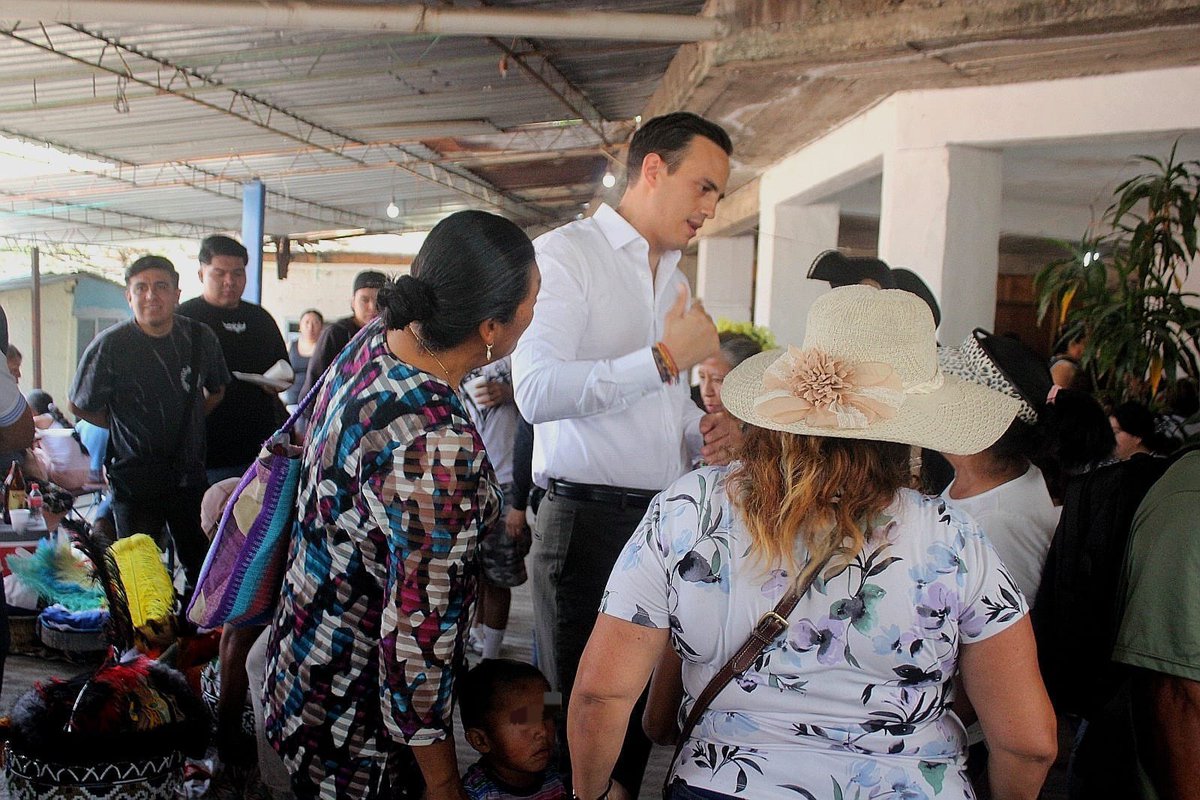 EnterateMor24's tweet photo. #Noticia🚨El Diputado Local y Coordinador del Grupo Parlamentario del PAN, Daniel Martínez Terrazas, acudió a la tradicional Fiesta Patronal de Villa Santiago, donde compartió con las familias un ambiente lleno de música, baile y alegría. https://t.co/0mZNNJjx6C