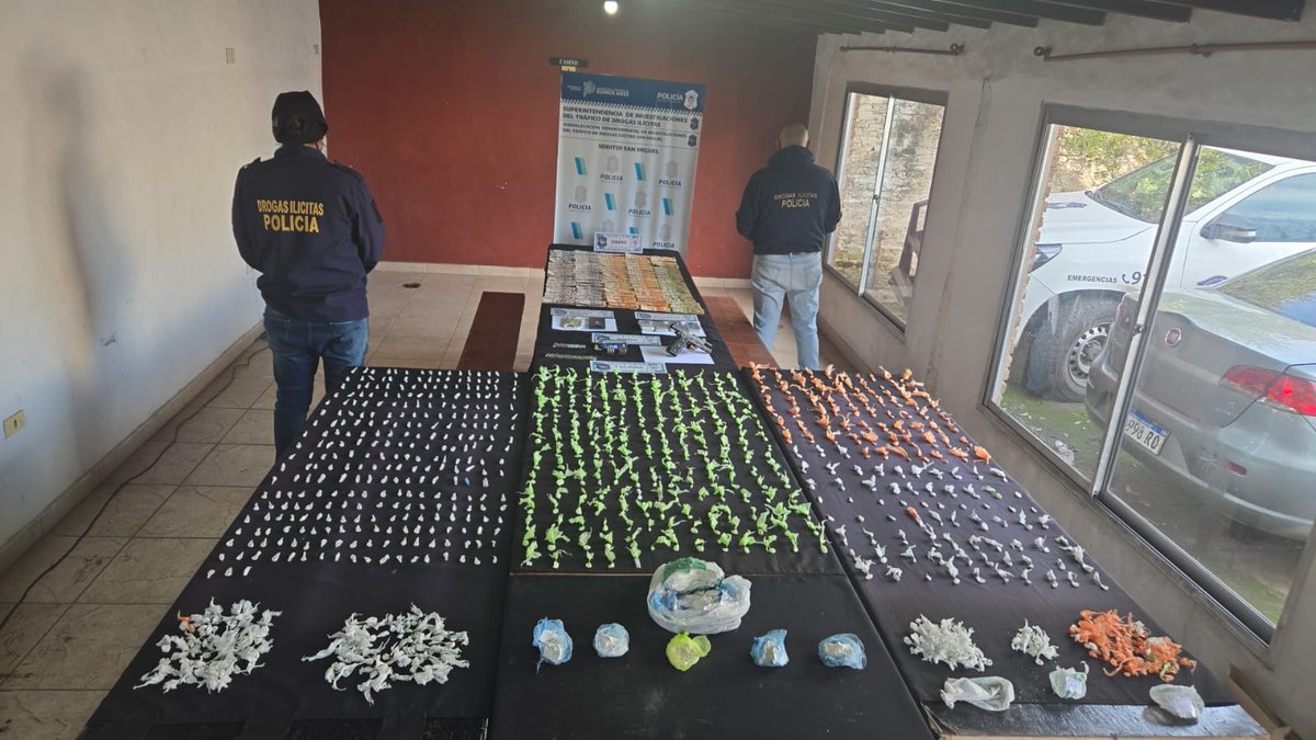 clikear's tweet photo. Desarticulan una banda dedicada al narcomenudeo en Grand Bourg.
La investigación permitió desarticular una organización que comercializaba cocaína en los barrios Estudiantes y Bella Flor. Se realizaron tres allanamientos simultáneos con resultados positivos. @luisvivona https://t.co/fbxqMu1ecW