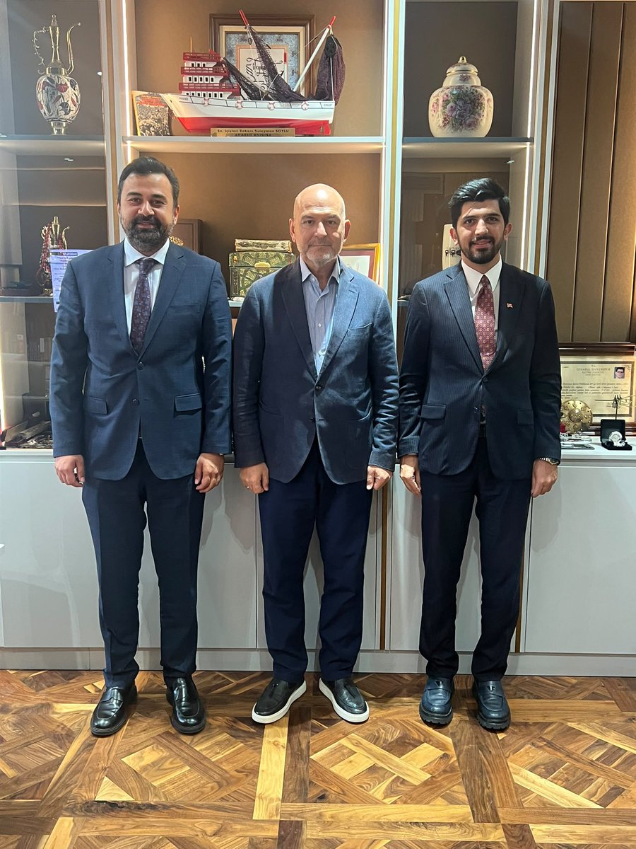 suleymansoylu's tweet photo. Bugün İstanbul’daki ofisimizde;

📌 Sami Özdil
📌 Siyami Boylu
📌 Filiz Alev Tuna
📌 Üstad Necip Fazıl Kısakürek’in torunu Serhat Kısakürek
📌 Timur Babat

misafirlerlermizi ağırlamaktan memnuniyet duyduk.

Nazik ziyaretleri ve samimi sohbetleri için kendilerine teşekkür ediyor, çalışmalarında muvaffakiyetler diliyorum.