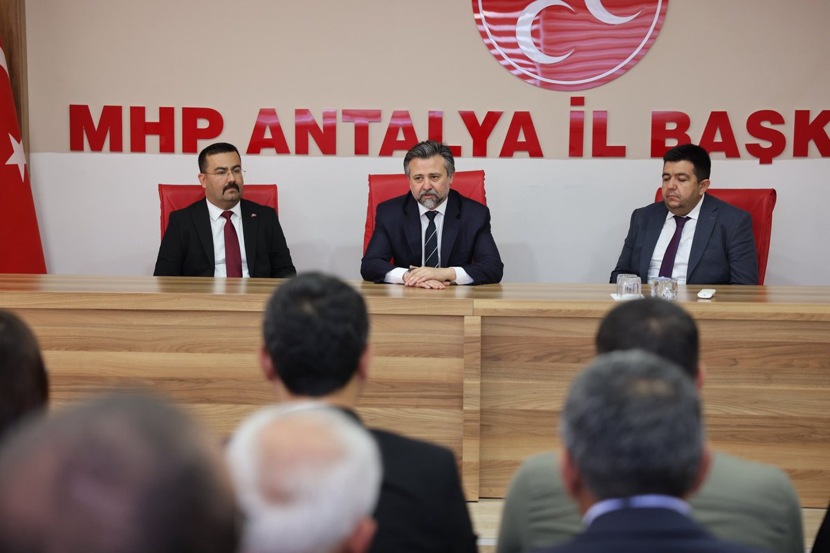 mhpantalyail's tweet photo. Milliyetçi Hareket Partisi Kumluca İlçe Başkanımız Ömer Tekin Bey ve Yönetimi, İl Başkanımız Sn. Sadullah Güneş Bey’i makamında ziyaret etti.

Nazik ziyaretleri için teşekkür ederiz.

#MilliyetçiHareketPartisi #MHPAntalyaİlBaşkanlığı #MHP #Antalya #SadullahGüneş https://t.co/kRR6hKktTp