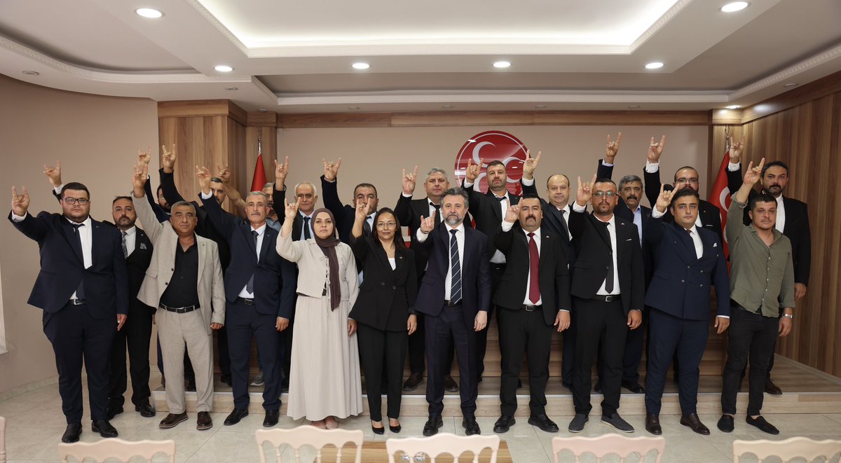 mhpantalyail's tweet photo. Milliyetçi Hareket Partisi Kumluca İlçe Başkanımız Ömer Tekin Bey ve Yönetimi, İl Başkanımız Sn. Sadullah Güneş Bey’i makamında ziyaret etti.

Nazik ziyaretleri için teşekkür ederiz.

#MilliyetçiHareketPartisi #MHPAntalyaİlBaşkanlığı #MHP #Antalya #SadullahGüneş https://t.co/ZLSfNP5bdD
