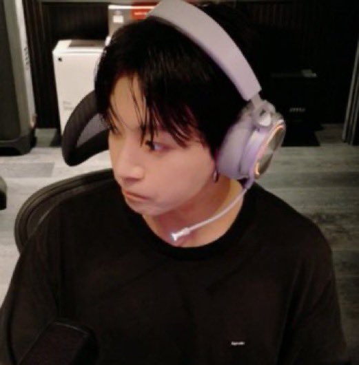 koogifs's tweet photo. jungkook you have to stop…. your face too round…. your cheeks too soft…..your eyes are too gentle…. i’ll eat you https://t.co/KxNFL9giuI