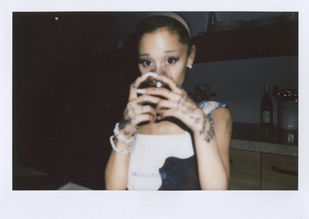 sweetnerpookie's tweet photo. i love her polaroid pictures https://t.co/Utvz19YZMS
