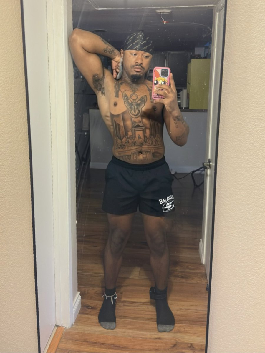 bussymonsterr's tweet photo. GM say it back https://t.co/cmEWUQPByt