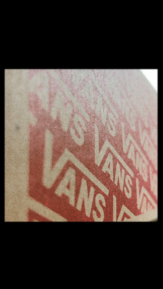 _BoobiesRock_'s tweet photo. #vans #aesthetic https://t.co/HP44VLE5u7
