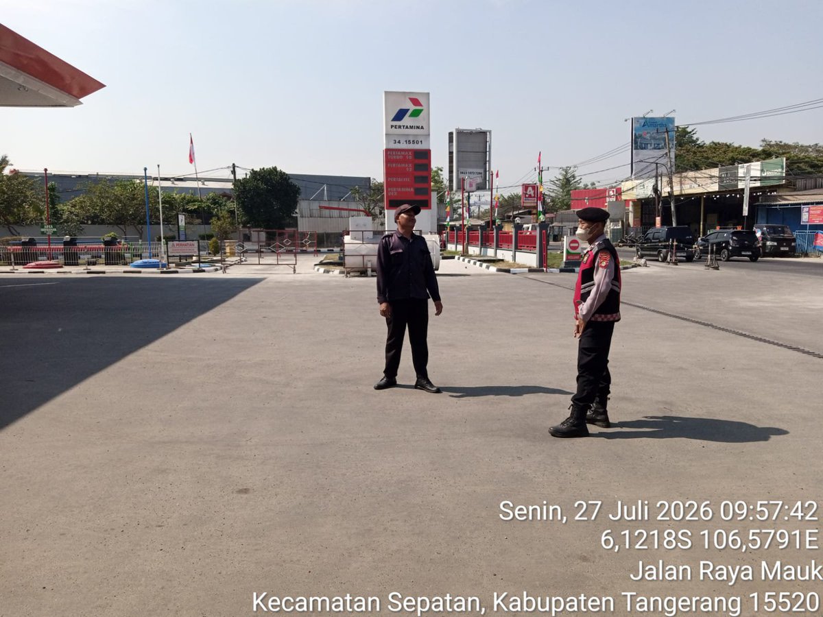 SektorSepatan's tweet photo. Personel Polsek Sepatan Polres Metro Tangerang Kota melaksanakan patroli antisipasi Guantibmas dengan melaksanakan kegiatan sambang dialogis serta himbauan Kamtibmas di SPBU Sepatan Kec. Sepatan pada Minggu 26 Juli 2026 https://t.co/46x6Jbqb7l