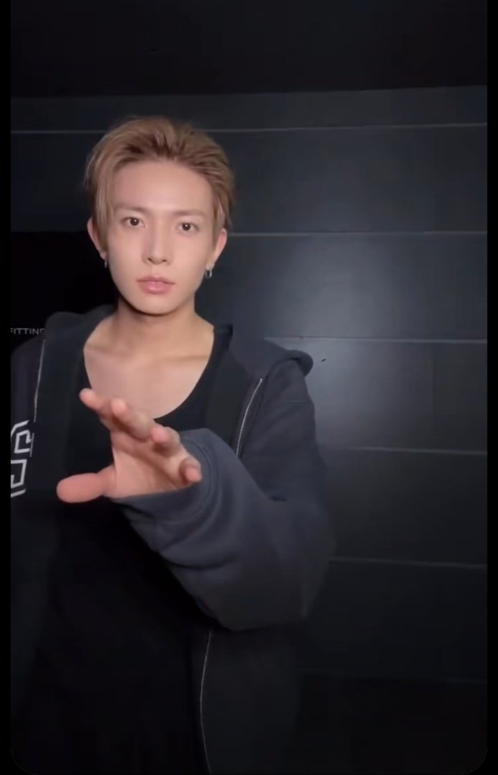 Soonhee_151001's tweet photo. How Pinterest sees me:😉

- Lee Heeseung
- Evan
- Heeseung as my boyfriend
- Enhypen tiktok

Passing to..
@Rzgar7zg
@Rzgarkzm
@SariogluDi3005
@10Skykookie_7
(alintilamayi unuttum neyse)

엔진은 책임 있는 경영을 요구합니다.
​#Demand_HYBE_Q2Compliance
#BoycottHYBE_CeaseMisconduct https://t.co/OP7bBpwxlJ