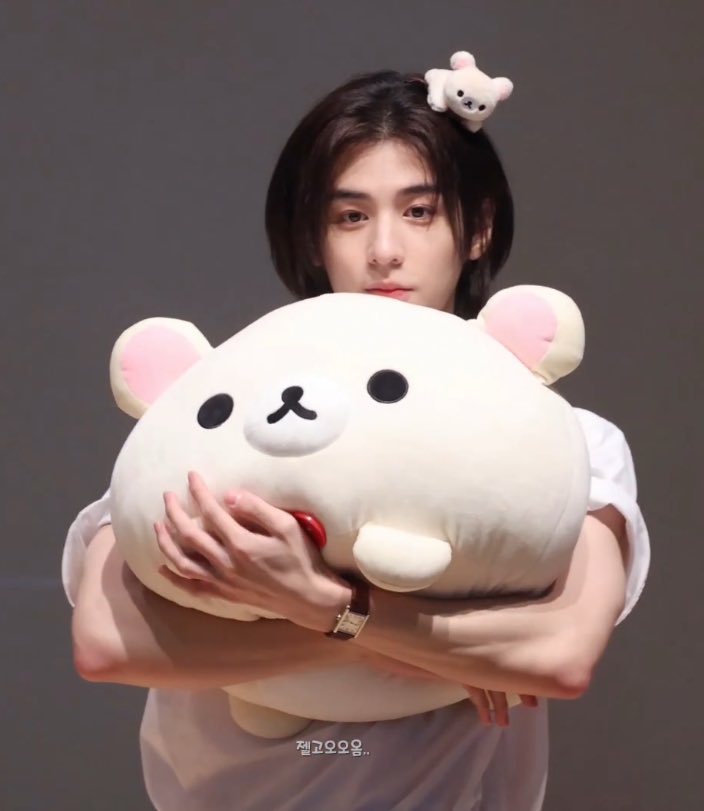 seishca's tweet photo. how is he allowed to look like this… my heart https://t.co/GzEQckEsM2