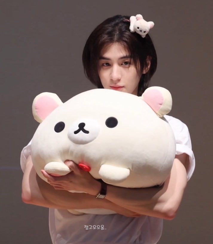 seishca's tweet photo. how is he allowed to look like this… my heart https://t.co/GzEQckEsM2