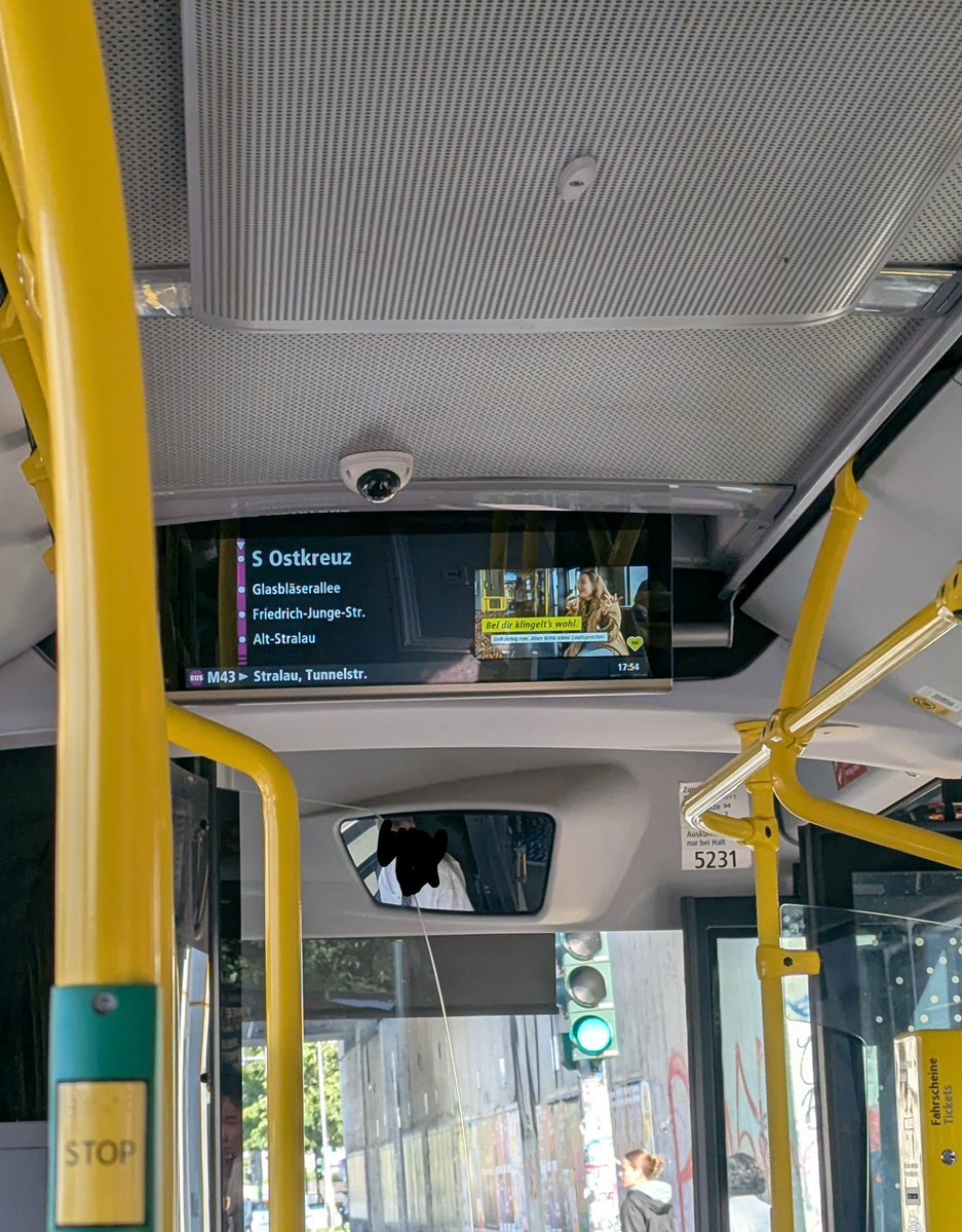 search4valueNew's tweet photo. Wow. Gerade in Berlin angekommen. Die Menschen im ÖPNV generell sehr hilfsbereit, insb. ggü Familien. 

Screens in Bussen funktionieren sogar 😳 anders als bei der @KVBAG

Und die Menschen checken das Prinzip erst aussteigen, dann einsteigen, und vorher nicht die Tür versperren😊 https://t.co/8oY28cVo9x