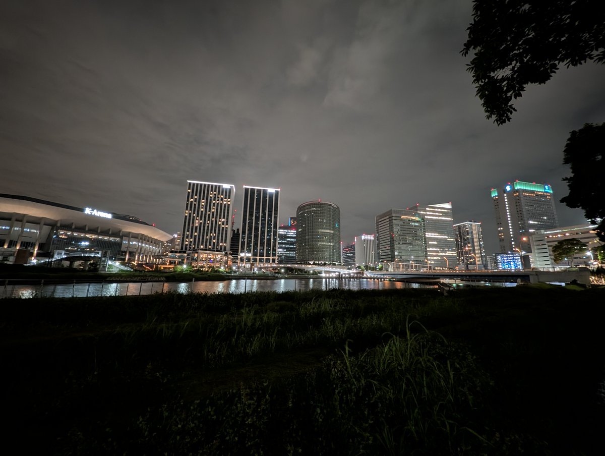 LEAFcoron's tweet photo. 横浜の夜はリアル。
この景色はずっと大切。
成長を見た20年。
今日の夜も兆しを昏れる。 https://t.co/563imIbLCy