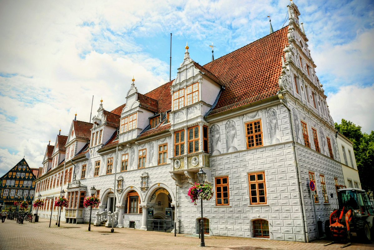 derliebeMichi's tweet photo. Es macht richtig Laune hier durch #Celle zu laufen. 
Tolle Parks, ein wunderschönes Schloss, viel Fachwerk in der Altstadt mit einer netten Fußgängerzone und guter Gastronomie lassen eigentlich keine Wünsche offen, aber seht selbst. 
1/6 https://t.co/DlwPNaVYPs