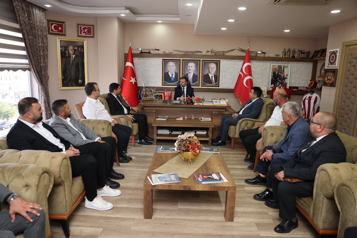 mhpantalyail's tweet photo. Milliyetçi Hareket Partisi Serik İlçe Başkanımız Ahmet Güzel Bey ve Yönetimi, İl Başkanımız Sn. Sadullah Güneş Bey’i makamında ziyaret etti.

Nazik ziyaretleri ve hediyeleri için teşekkür ederiz.

#MilliyetçiHareketPartisi #MHPAntalyaİlBaşkanlığı #MHP #Antalya #SadullahGüneş https://t.co/zM5NujjMjk