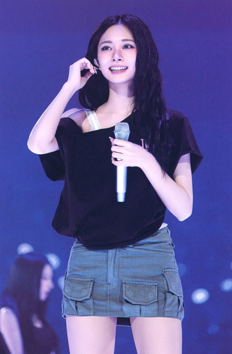 njmsjmdct2's tweet photo. [SCAN] TWICE <THIS IS FOR> WORLD TOUR IN INCHEON
DVD Photobook, Part 2

Tzuyu
(page 108, 109)

#TWICE #트와이스 #THISISOFOR 
#TWICE_THISISFOR_WORLD_TOUR 
#쯔위 #ツウィ #子瑜 #TZUYU #จื่อวี https://t.co/uYDvVNSeDp